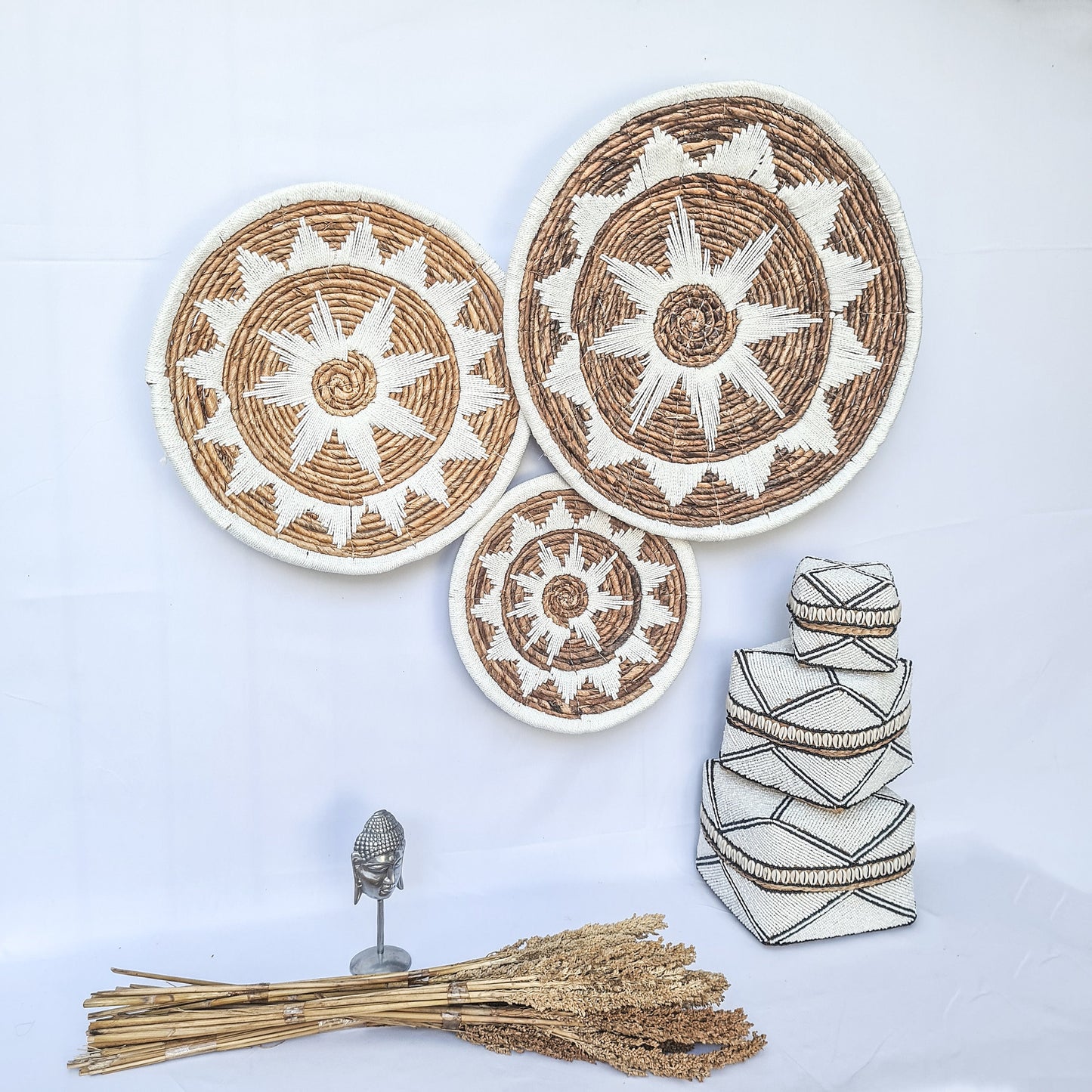 Wall decor basket 30 40 50cm | boho wicker organic decor wall decoration banana leaf white macrame wall installation hangings plates