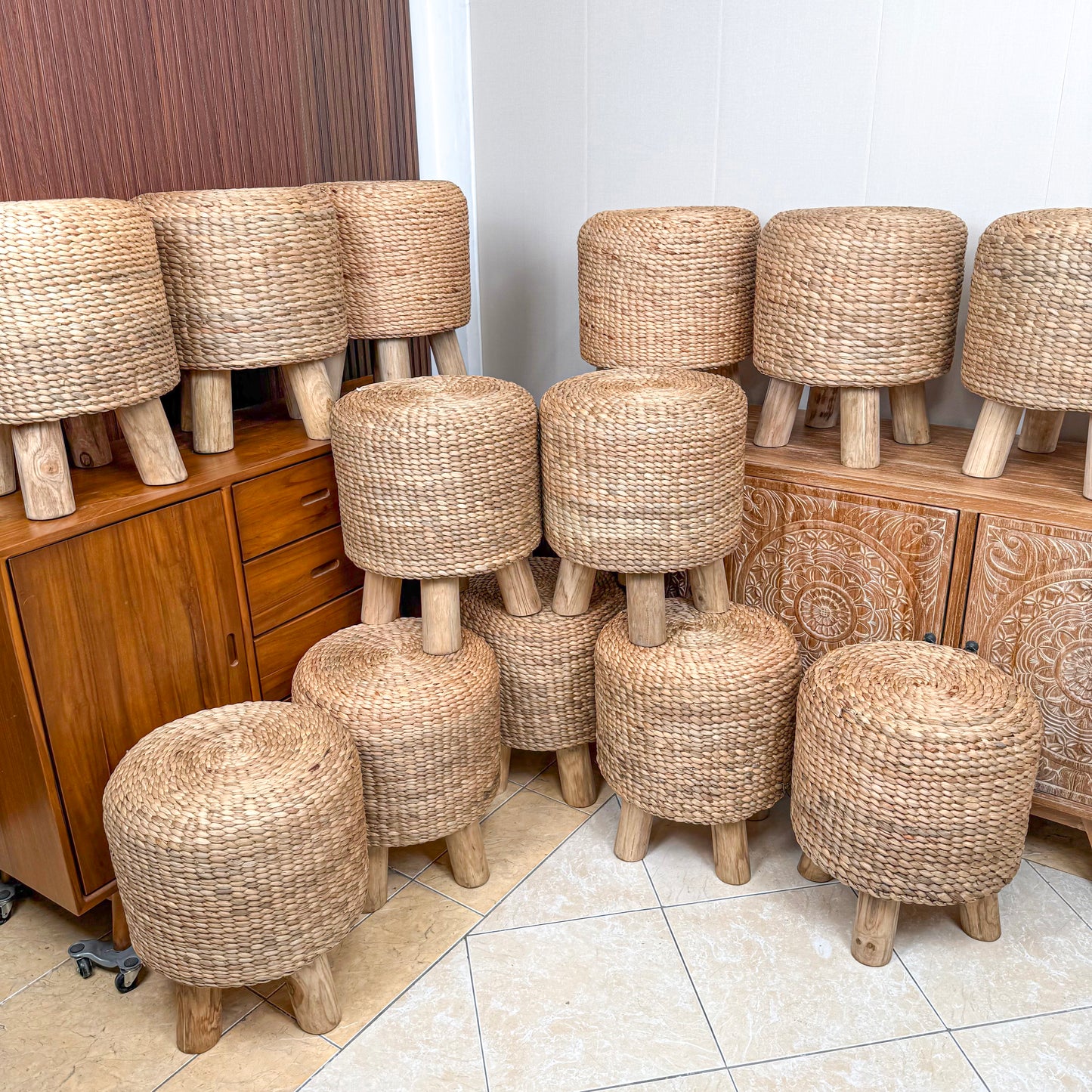 Pouf stool wicker