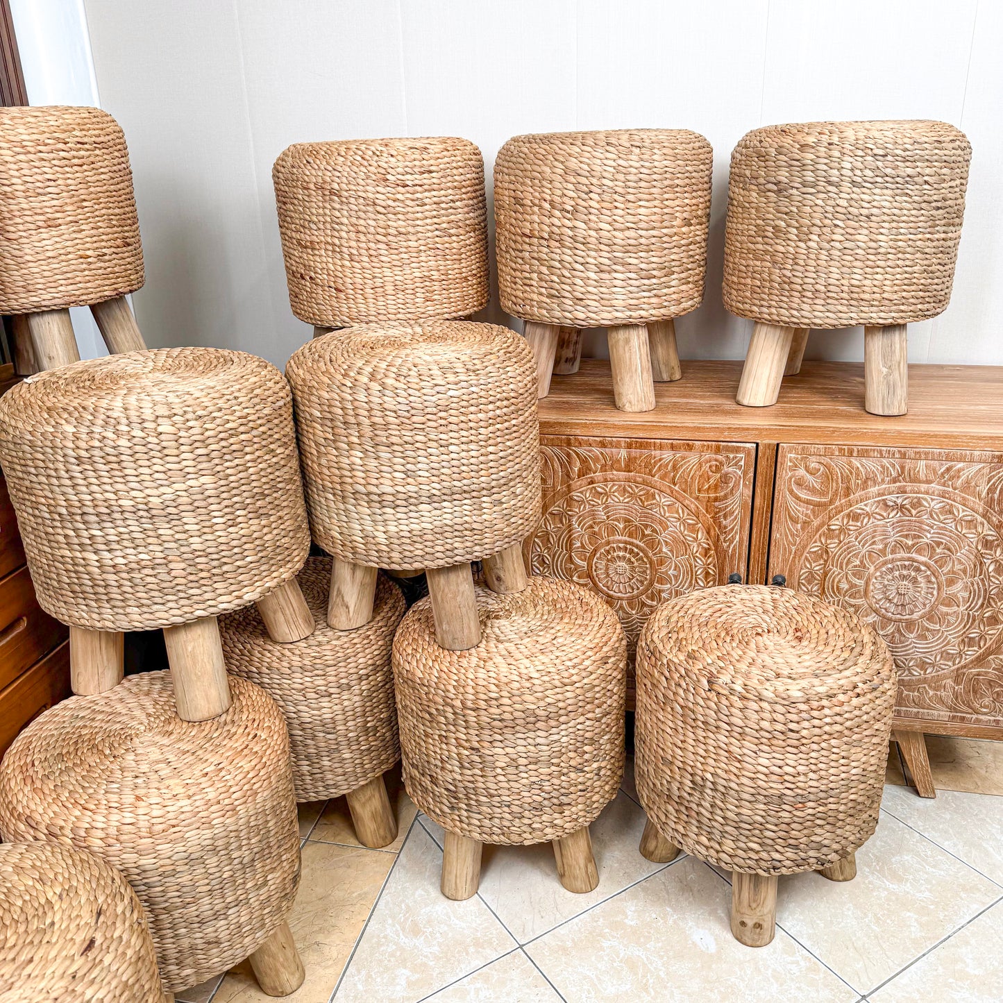Pouf stool wicker