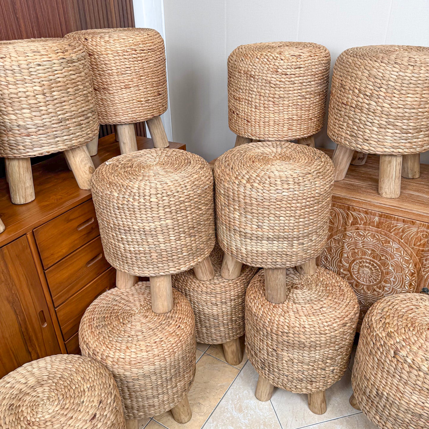 Pouf stool wicker