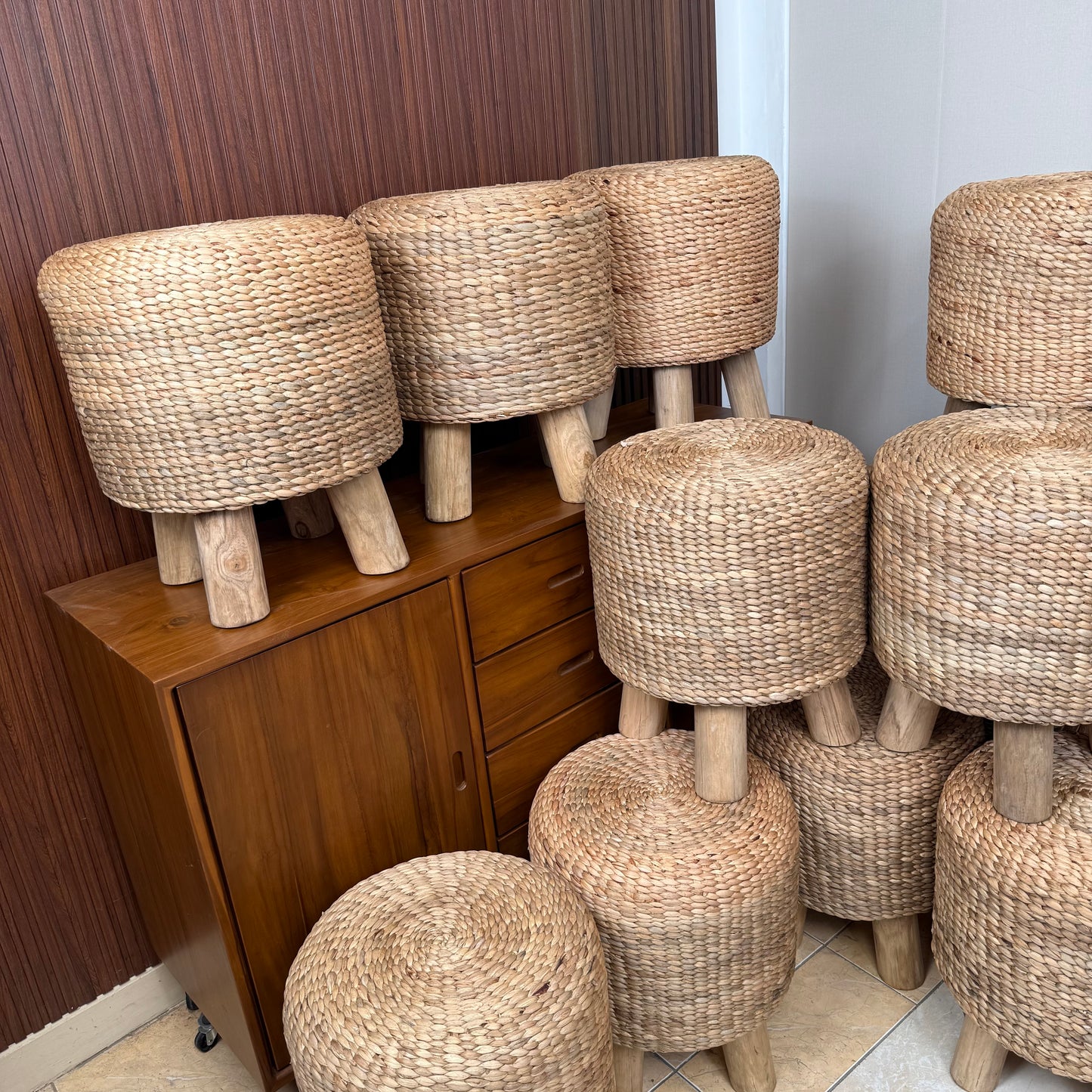 Pouf stool wicker