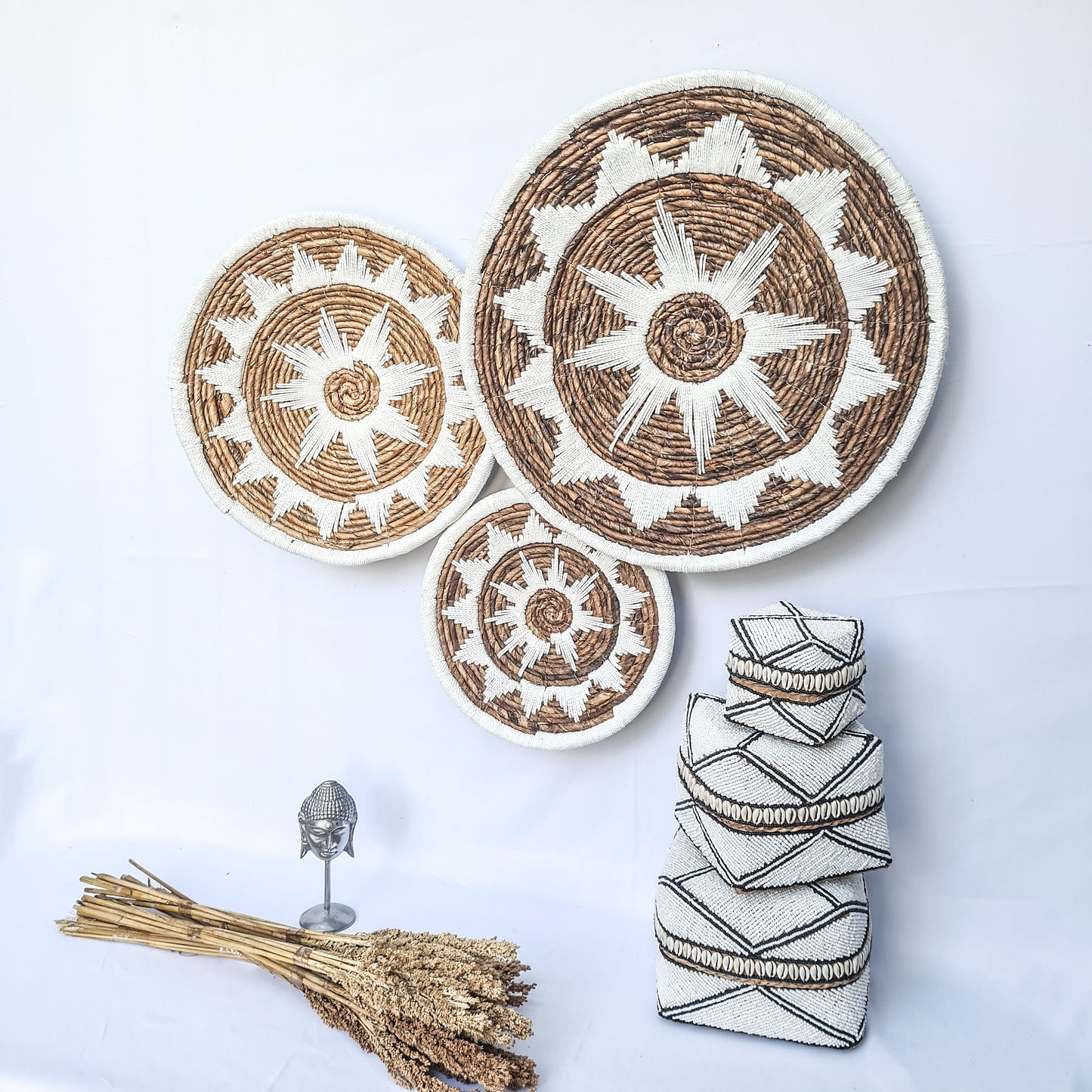 Wall decor basket 30 40 50cm | boho wicker organic decor wall decoration banana leaf white macrame wall installation hangings plates