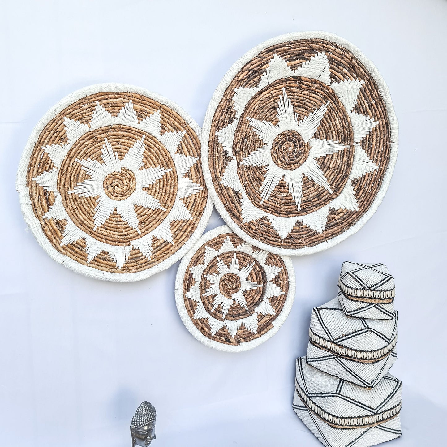 Wall decor basket 30 40 50cm | boho wicker organic decor wall decoration banana leaf white macrame wall installation hangings plates