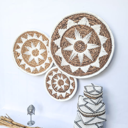 Wall decor basket 30 40 50cm | boho wicker organic decor wall decoration banana leaf white macrame wall installation hangings plates
